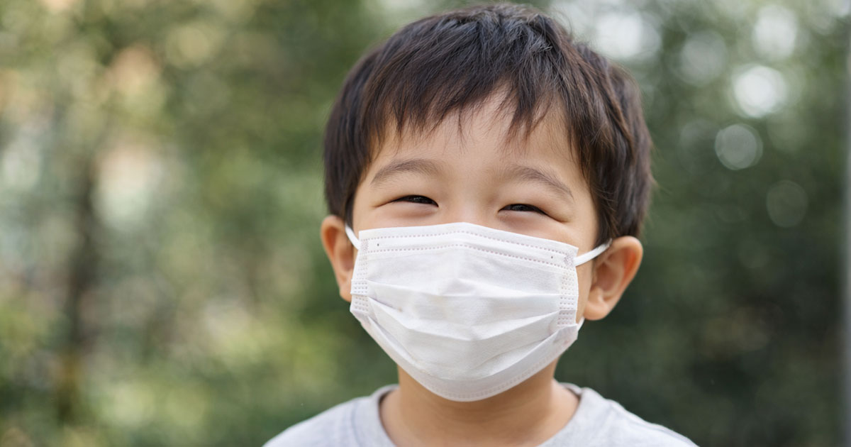 マスクをしている子供